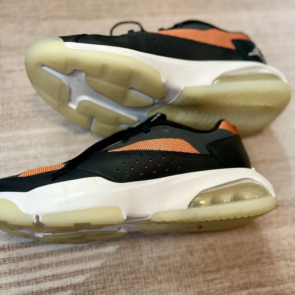 Air Jordan 200E Men’s 10 / Women’s 11 | Black & Curry Orange Sneakers | Like New